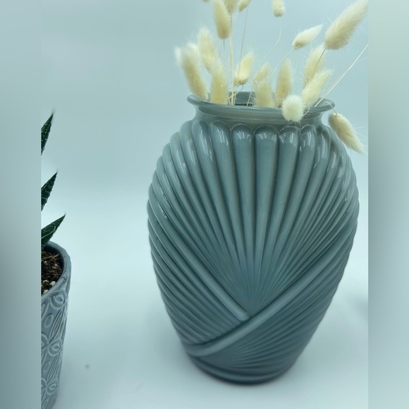 MCM Anchor Hocking Draped Ribbed Glass Vase in Grey - Picture 4 of 6